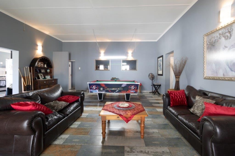 5 Bedroom Property for Sale in Velddrif Western Cape